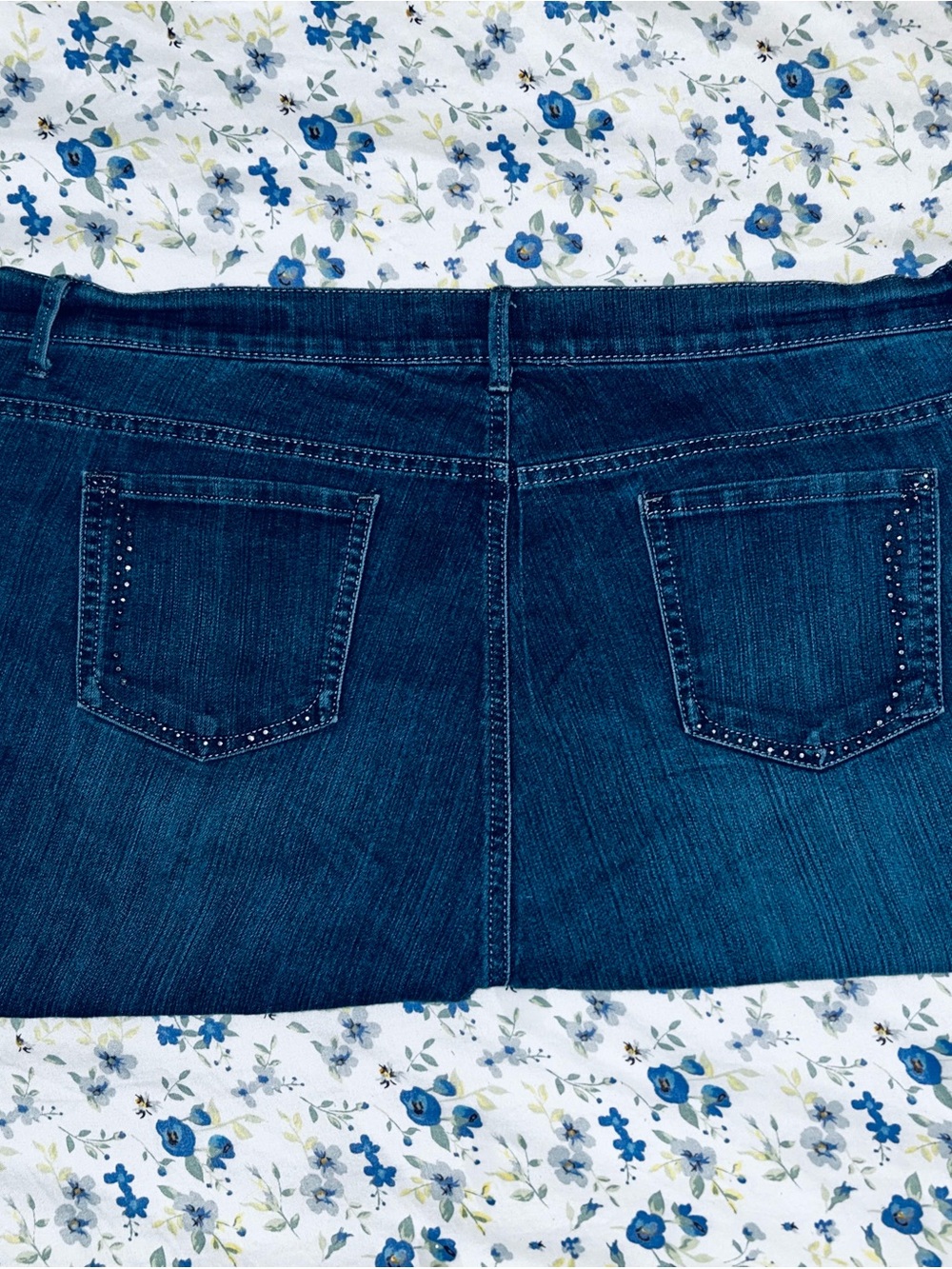 Jeans 22W Gloria Vanderbilt Dark Blue High-Rise Jeans with Studded Back Pockets - Picture 3 of 9
